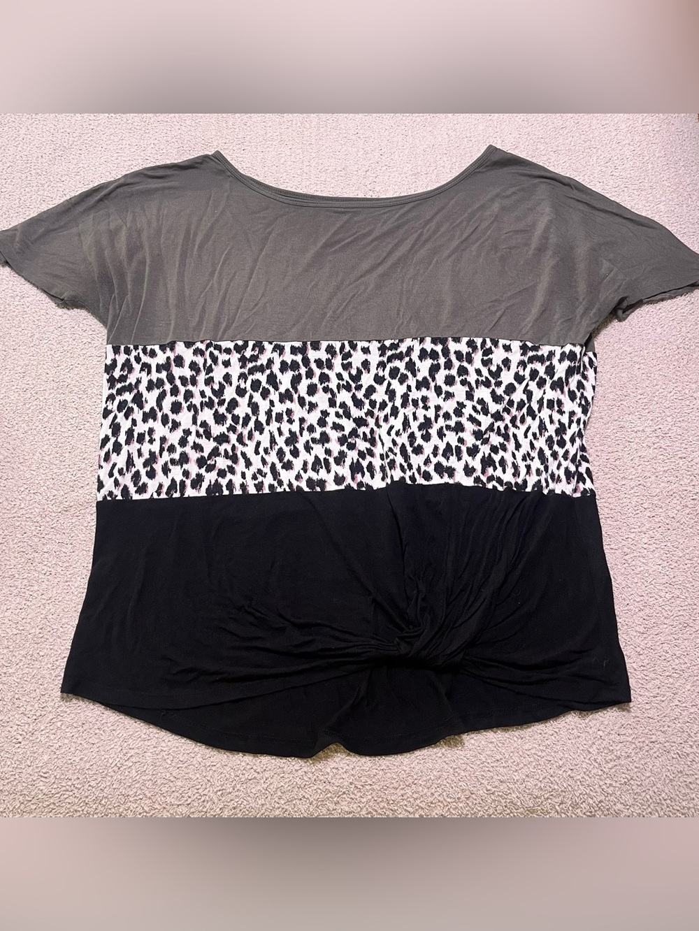 Colorblock Leopard Print Short Sleeve Top - Black & Olive Green M